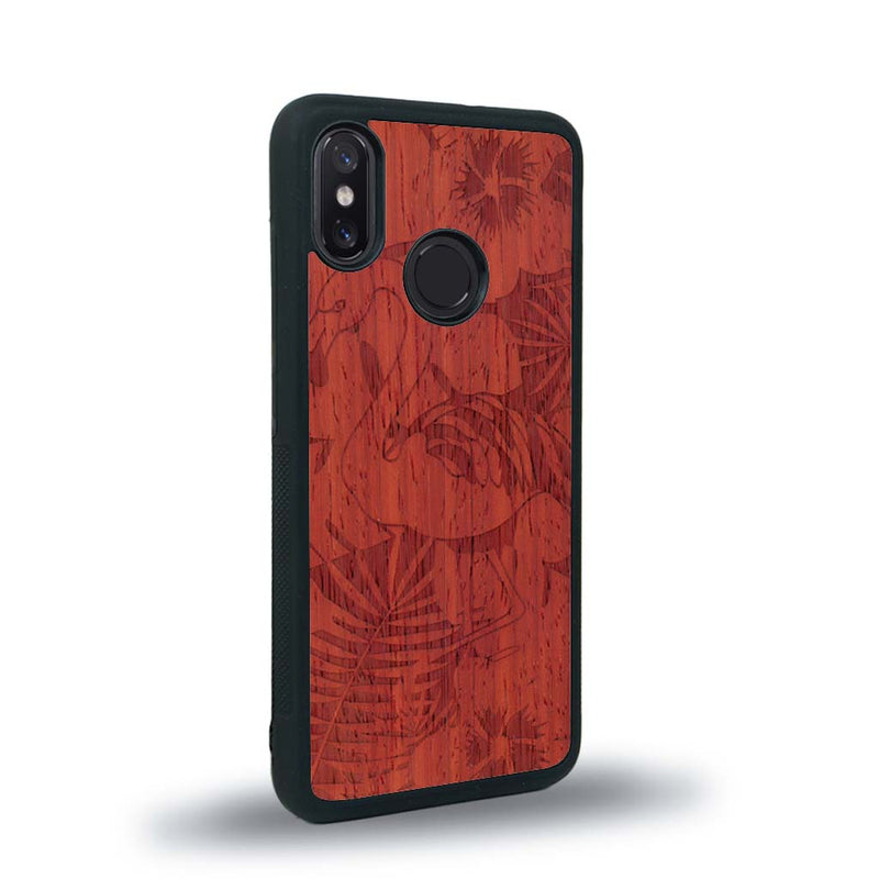 Coque de protection en bois véritable fabriquée en France pour Xiaomi Mi 8 sur le thème de la nature et des animaux représentant un flamant rose entre des fougères