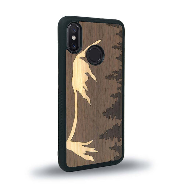 Coque de protection en bois véritable fabriquée en France pour Xiaomi Mi 8 sur le thème de la nature et de la montagne qui allie du chêne fumé, du noyer et du bambou représentant le mont mézenc