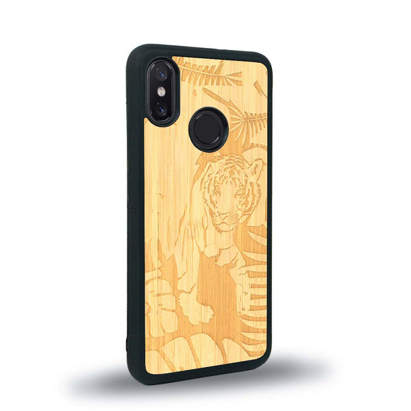 Coque de protection en bois véritable fabriquée en France pour Xiaomi Mi 8 sur le thème de la nature et des animaux représentant un tigre dans la jungle entre des fougères