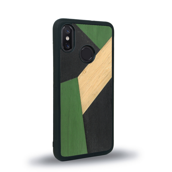 Coque de protection en bois véritable fabriquée en France pour Xiaomi Mi 8 alliant du bambou, du tulipier vert et noir en forme de mosaïque minimaliste sur le thème de l'art abstrait