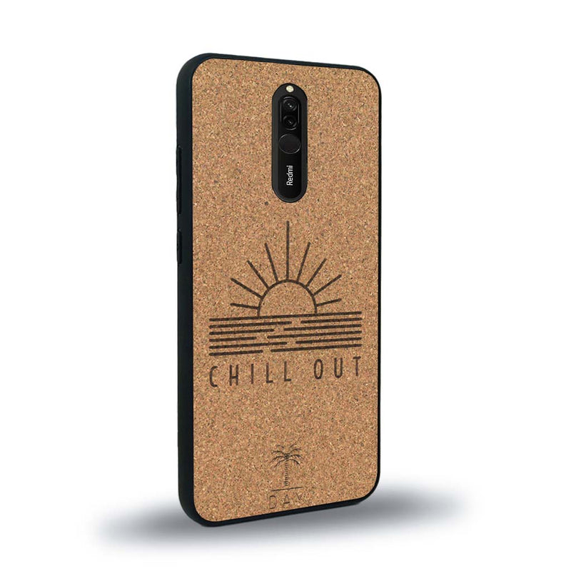 Coque de protection en bois véritable fabriquée en France pour Xiaomi Mi 9T sur le thème chill avec un motif représentant un couché de soleil sur l'océan et la phrase "Chill out"