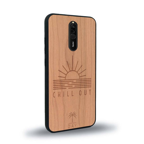 Coque de protection en bois véritable fabriquée en France pour Xiaomi Mi 9T sur le thème chill avec un motif représentant un couché de soleil sur l'océan et la phrase "Chill out"