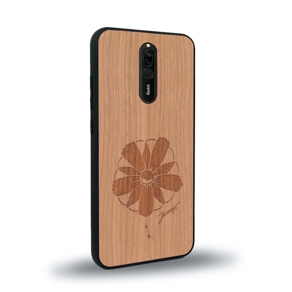 Coque de protection en bois véritable fabriquée en France pour Xiaomi Mi 9T sur le thème des fleurs et de la montagne avec un motif de gravure représentant les pétales d'une fleur des montagnes