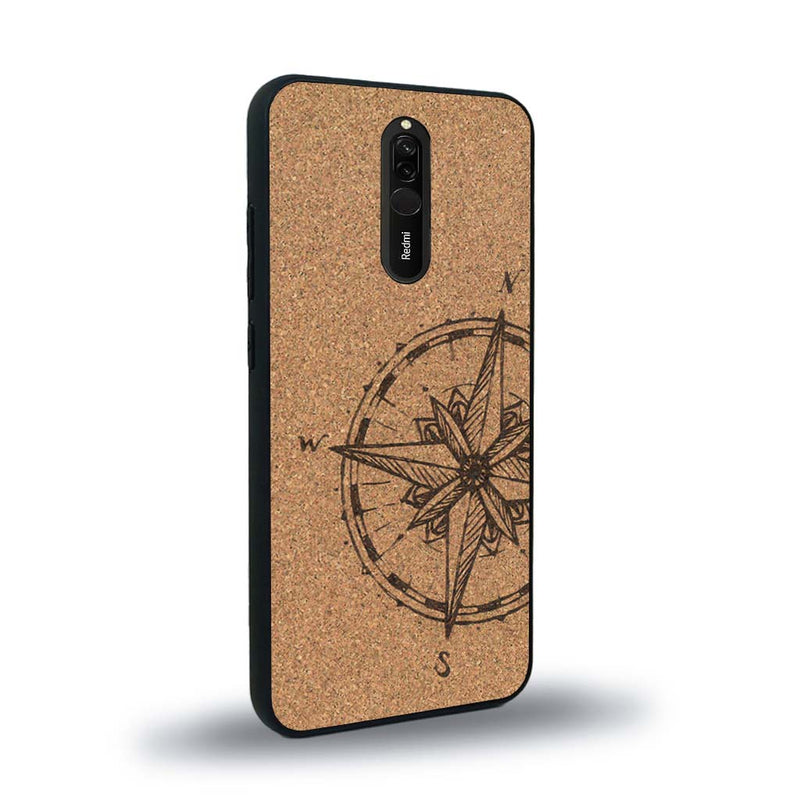 Coque de protection en bois véritable fabriquée en France pour Xiaomi Mi 9T avec une gravure "rose des vents" sur le thème nautique et de l'océan qui s'inspire des boussoles de pirate