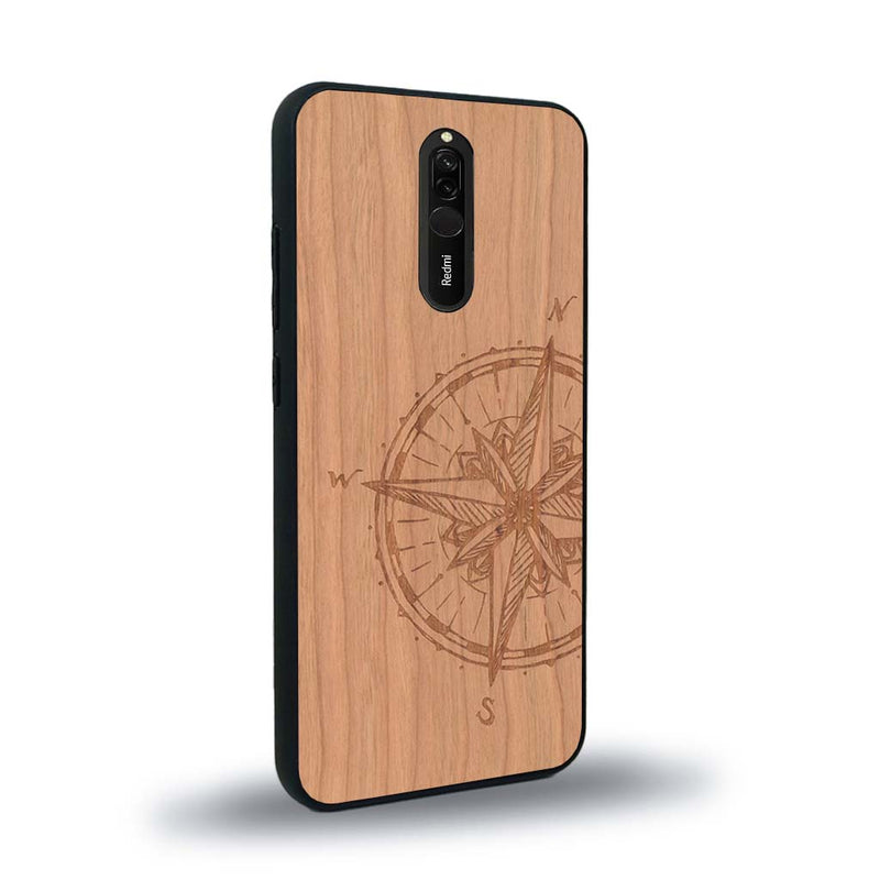 Coque de protection en bois véritable fabriquée en France pour Xiaomi Mi 9T avec une gravure "rose des vents" sur le thème nautique et de l'océan qui s'inspire des boussoles de pirate