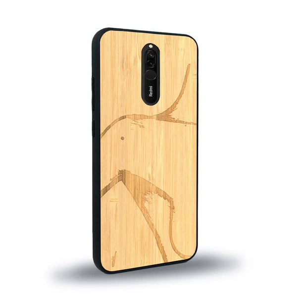 Coque de protection en bois véritable fabriquée en France pour Xiaomi Mi 9T représentant une silhouette féminine dessinée à la main par l'artiste Maud Dabs