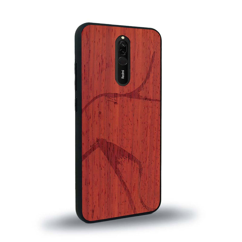 Coque de protection en bois véritable fabriquée en France pour Xiaomi Mi 9T représentant une silhouette féminine dessinée à la main par l'artiste Maud Dabs