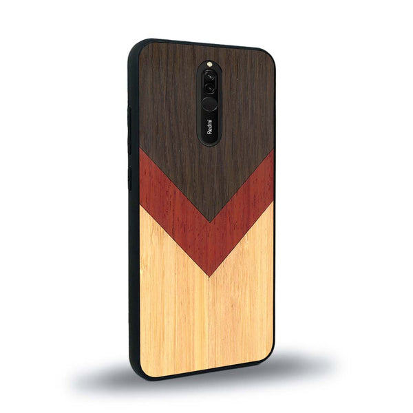 Coque de protection en bois véritable fabriquée en France pour Xiaomi Mi 9T alliant du chêne fumé, du padouk et du bambou en forme de chevron sur le thème de l'art abstrait