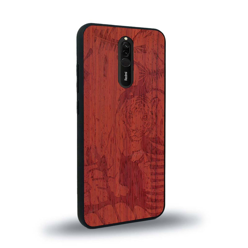 Coque de protection en bois véritable fabriquée en France pour Xiaomi Mi 9T sur le thème de la nature et des animaux représentant un tigre dans la jungle entre des fougères