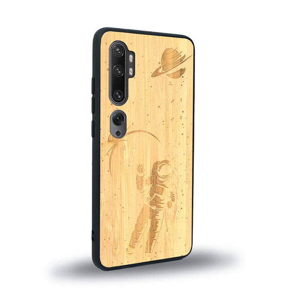 Coque de protection en bois véritable fabriquée en France pour Xiaomi Mi Note 10 Pro sur le thème des astronautes