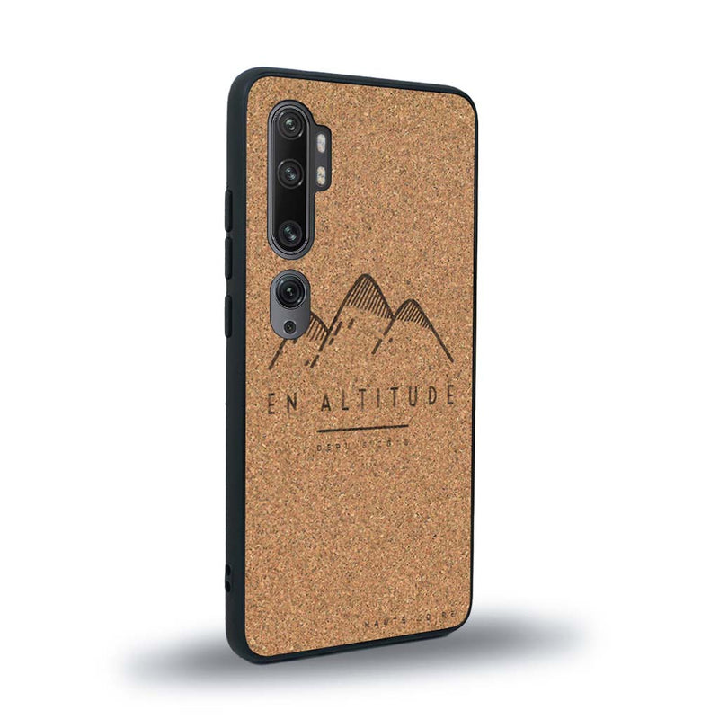 Coque de protection en bois véritable fabriquée en France pour Xiaomi Mi Note 10 Pro représentant des montagnes, sur le thème de la randonnée en pleine nature et du trail
