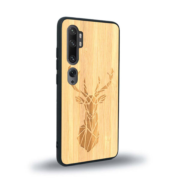 Coque de protection en bois véritable fabriquée en France pour Xiaomi Mi Note 10 Pro sur le thème de la nature et des animaux représentant une tête de cerf gométrique avec un design moderne et minimaliste