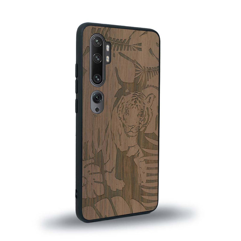 Coque de protection en bois véritable fabriquée en France pour Xiaomi Mi Note 10 Pro sur le thème de la nature et des animaux représentant un tigre dans la jungle entre des fougères