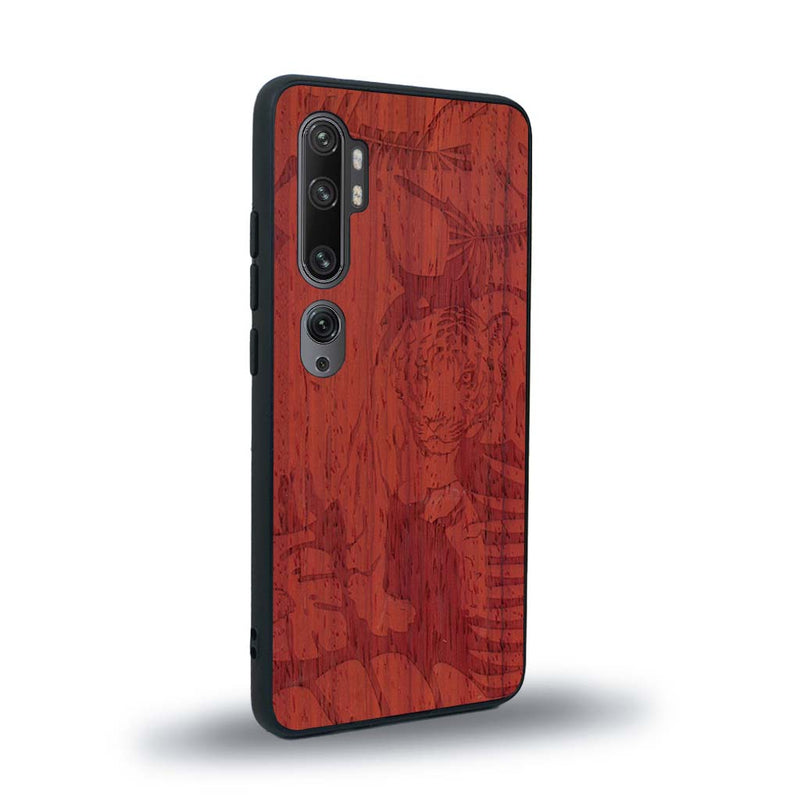 Coque de protection en bois véritable fabriquée en France pour Xiaomi Mi Note 10 Pro sur le thème de la nature et des animaux représentant un tigre dans la jungle entre des fougères