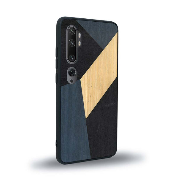 Coque de protection en bois véritable fabriquée en France pour Xiaomi Mi Note 10 Pro alliant du bambou, du tulipier bleu et noir en forme de mosaïque minimaliste sur le thème de l'art abstrait