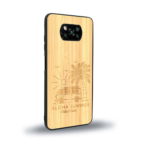 Coque de protection en bois véritable fabriquée en France pour Xiaomi Poco X3 Nfc sur le thème de la plage, de l'été et vanlife.