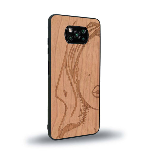 Coque de protection en bois véritable fabriquée en France pour Xiaomi Poco X3 Nfc représentant une silhouette féminine épurée de type line art en collaboration avec l'artiste Maud Dabs