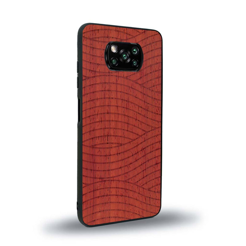 Coque de protection en bois véritable fabriquée en France pour Xiaomi Poco X3 Nfc avec un motif moderne et minimaliste sur le thème waves et wavy représentant les vagues de l'océan