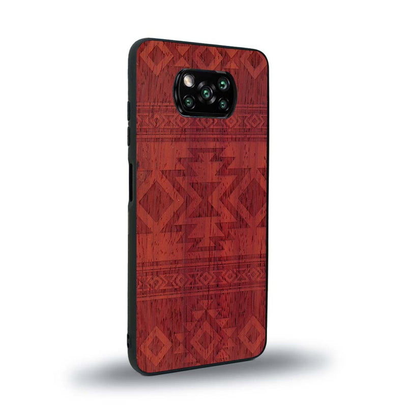 Coque de protection en bois véritable fabriquée en France pour Xiaomi Poco X3 Nfc avec des motifs géométriques s'inspirant des temples aztèques, mayas et incas