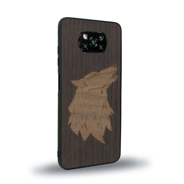 Coque de protection en bois véritable fabriquée en France pour Xiaomi Poco X3 Nfc alliant du chêne fumé et du noyer représentant une tête de loup géométrique de profil sur le thème des animaux et de la nature