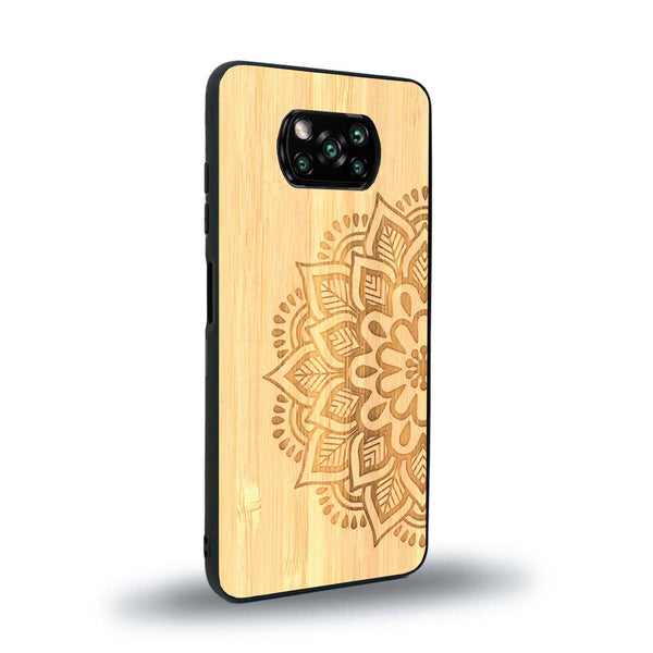 Coque de protection en bois véritable fabriquée en France pour Xiaomi Poco X3 Nfc sur le thème de la bohème et du tatouage au henné avec une gravure représentant un mandala