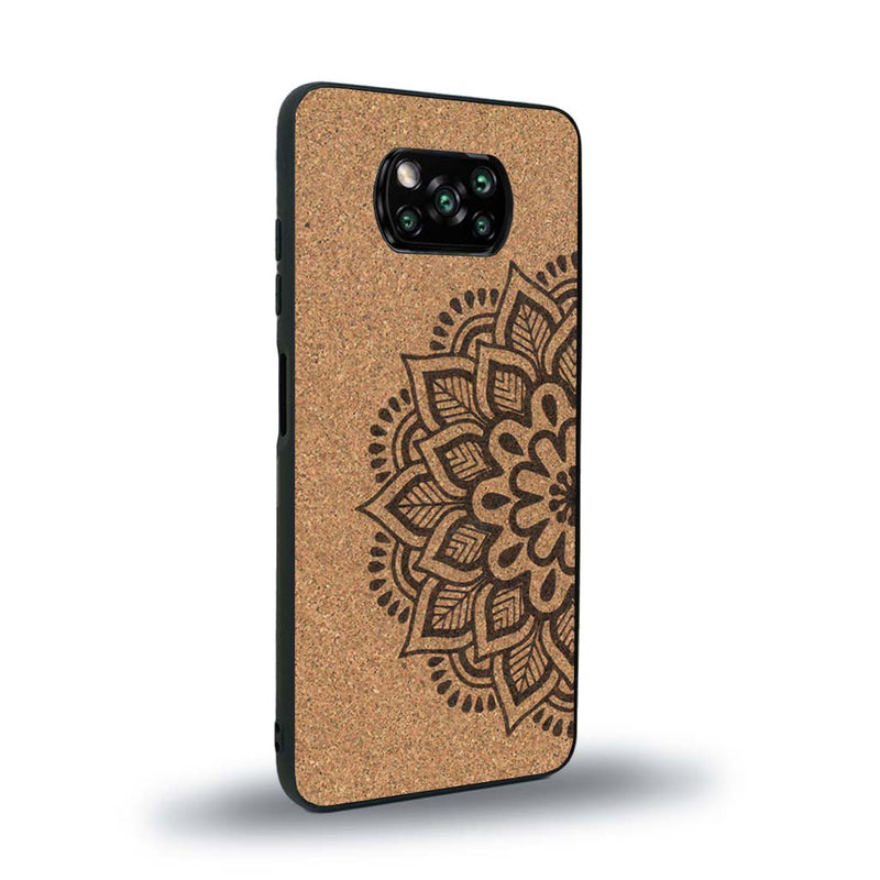 Coque de protection en bois véritable fabriquée en France pour Xiaomi Poco X3 Nfc sur le thème de la bohème et du tatouage au henné avec une gravure représentant un mandala