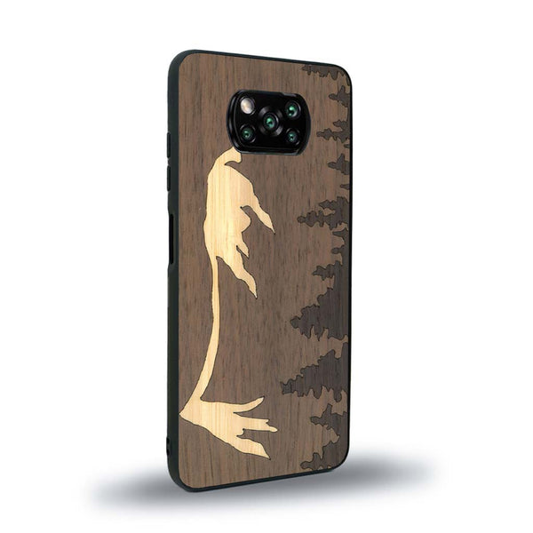 Coque de protection en bois véritable fabriquée en France pour Xiaomi Poco X3 Nfc sur le thème de la nature et de la montagne qui allie du chêne fumé, du noyer et du bambou représentant le mont mézenc