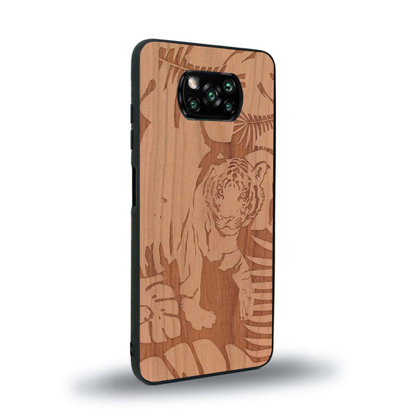 Coque de protection en bois véritable fabriquée en France pour Xiaomi Poco X3 Nfc sur le thème de la nature et des animaux représentant un tigre dans la jungle entre des fougères