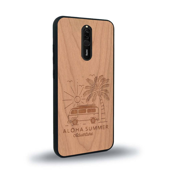 Coque de protection en bois véritable fabriquée en France pour Xiaomi Redmi 8 sur le thème de la plage, de l'été et vanlife.