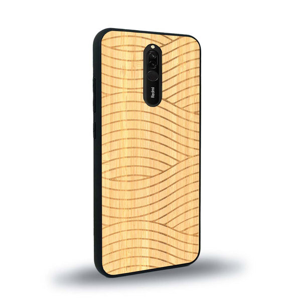 Coque de protection en bois véritable fabriquée en France pour Xiaomi Redmi 8 avec un motif moderne et minimaliste sur le thème waves et wavy représentant les vagues de l'océan