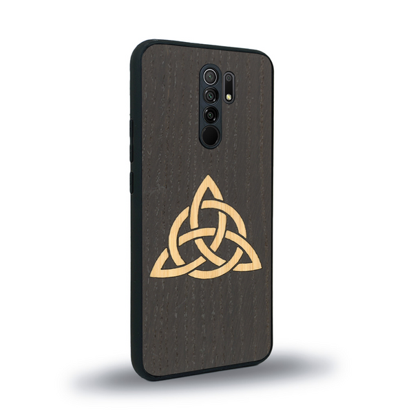 Coque de protection en bois véritable fabriquée en France pour Xiaomi Redmi 9 alliant du chêne fumé et du bambou représentant une triquetra