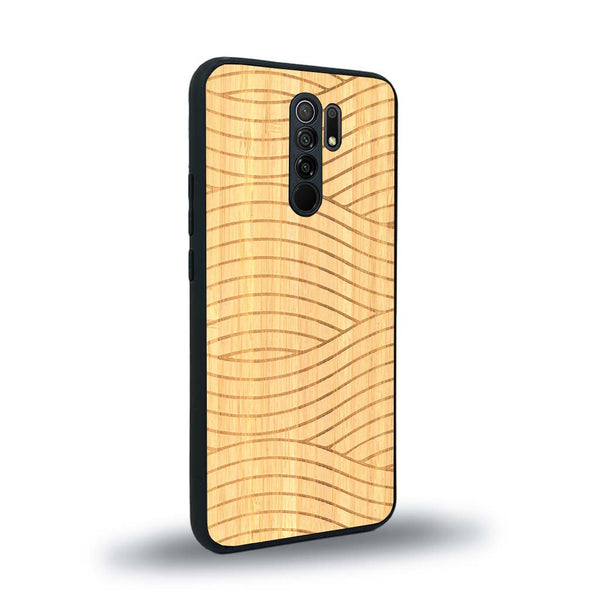 Coque de protection en bois véritable fabriquée en France pour Xiaomi Redmi 9 avec un motif moderne et minimaliste sur le thème waves et wavy représentant les vagues de l'océan