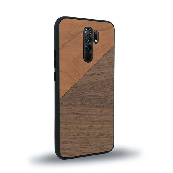 Coque de protection en bois véritable fabriquée en France pour Xiaomi Redmi 9 alliant du merisier et du noyer formant chacun un triangle avec une jointure en diagonale sur le thème de l'art abstrait