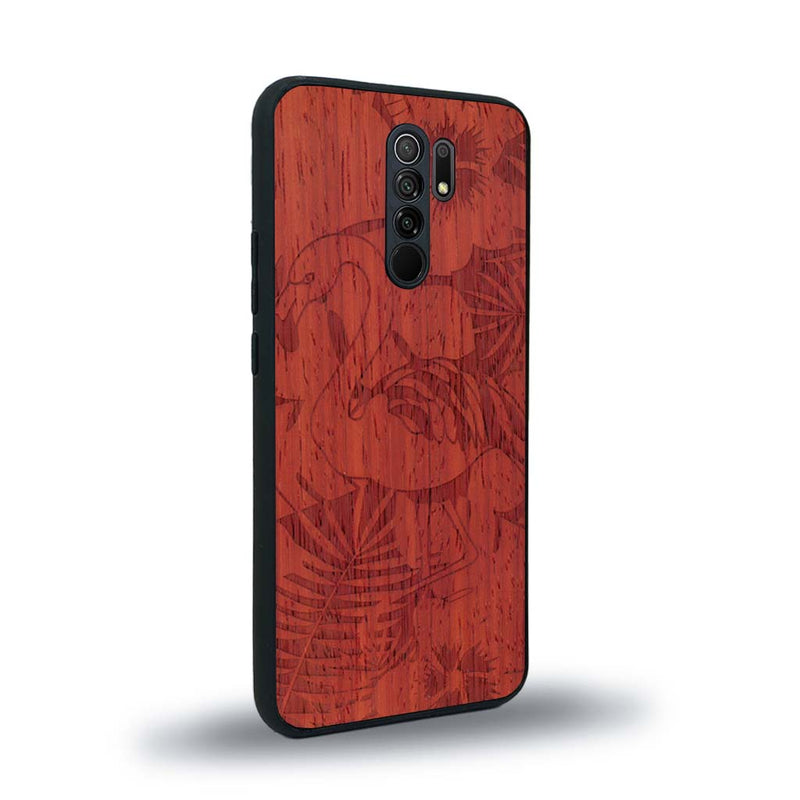 Coque de protection en bois véritable fabriquée en France pour Xiaomi Redmi 9 sur le thème de la nature et des animaux représentant un flamant rose entre des fougères