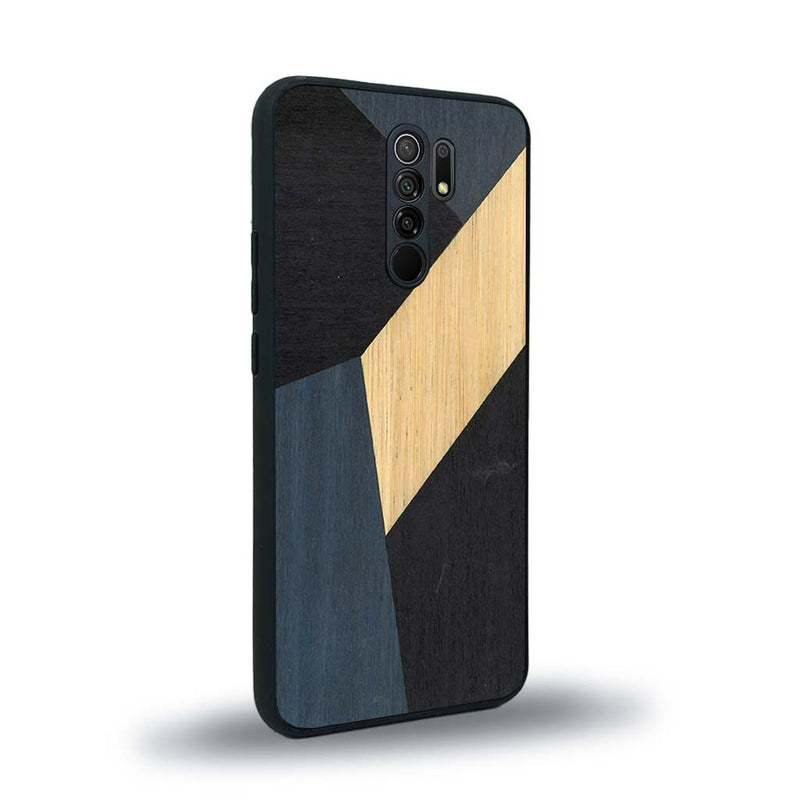 Coque de protection en bois véritable fabriquée en France pour Xiaomi Redmi 9 alliant du bambou, du tulipier bleu et noir en forme de mosaïque minimaliste sur le thème de l'art abstrait