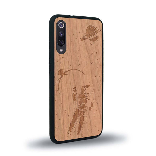 Coque de protection en bois véritable fabriquée en France pour Xiaomi Redmi 9A sur le thème des astronautes