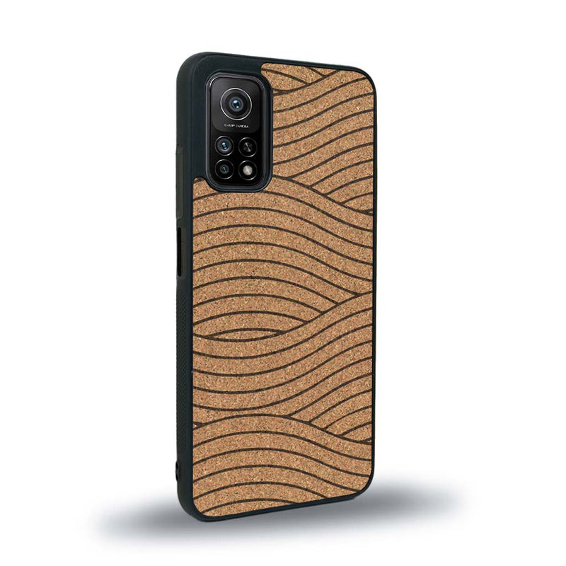Coque de protection en bois véritable fabriquée en France pour Xiaomi Redmi 9T avec un motif moderne et minimaliste sur le thème waves et wavy représentant les vagues de l'océan