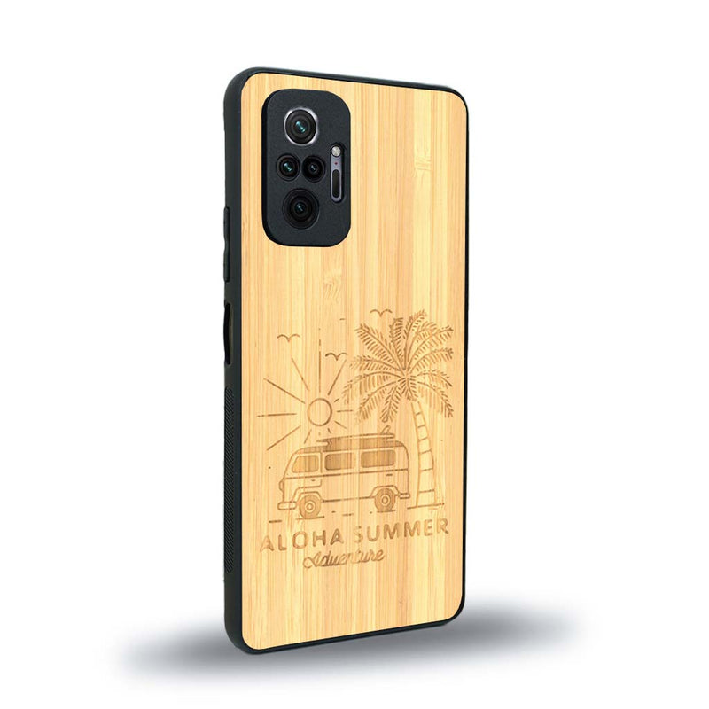 Coque de protection en bois véritable fabriquée en France pour Xiaomi Redmi Note 10 Pro sur le thème de la plage, de l'été et vanlife.