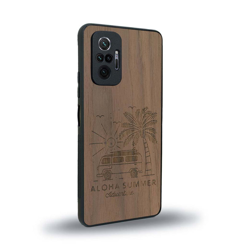 Coque de protection en bois véritable fabriquée en France pour Xiaomi Redmi Note 10 Pro sur le thème de la plage, de l'été et vanlife.