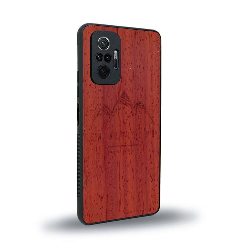 Coque de protection en bois véritable fabriquée en France pour Xiaomi Redmi Note 10 Pro représentant des montagnes, sur le thème de la randonnée en pleine nature et du trail