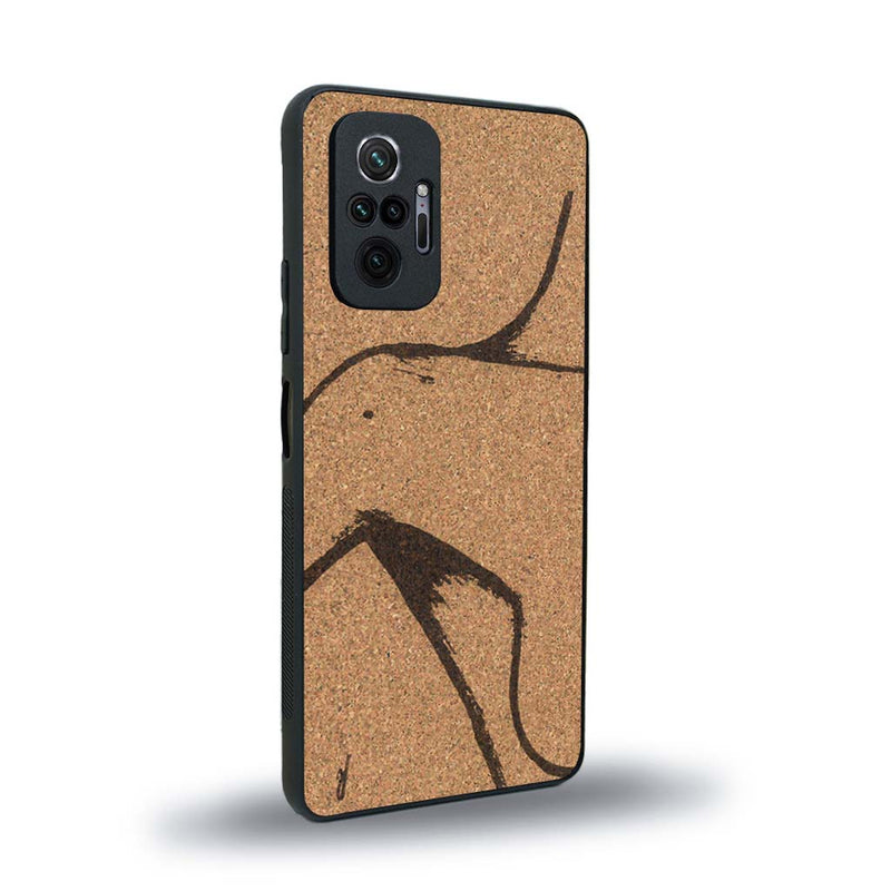 Coque de protection en bois véritable fabriquée en France pour Xiaomi Redmi Note 10 Pro représentant une silhouette féminine dessinée à la main par l'artiste Maud Dabs