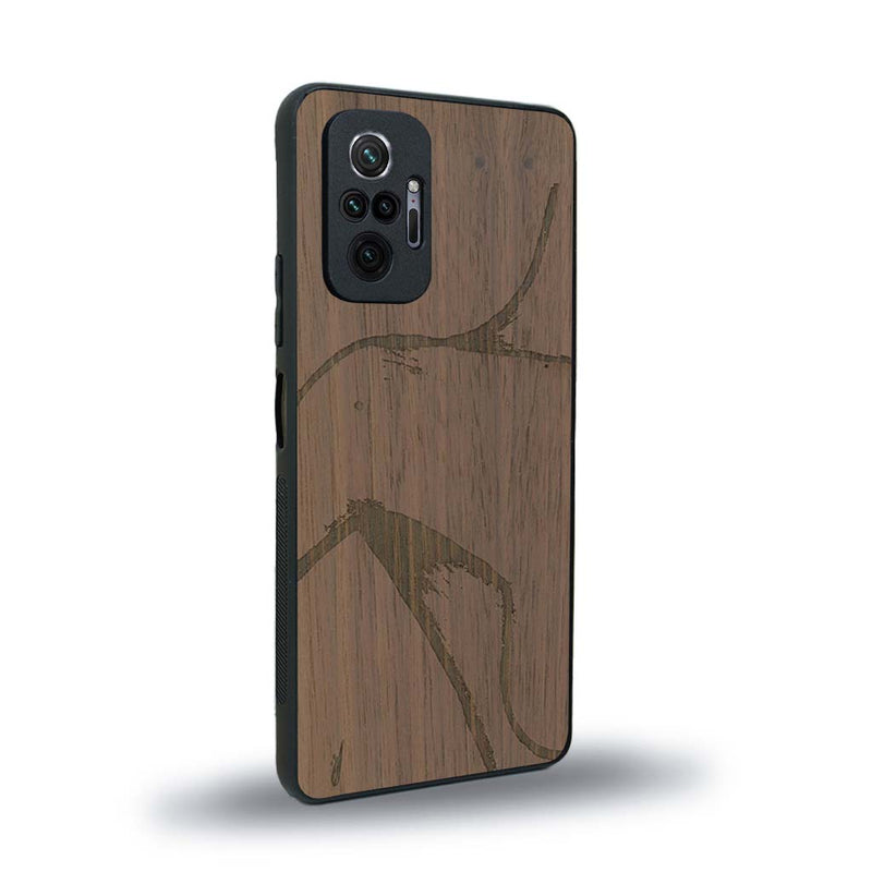 Coque de protection en bois véritable fabriquée en France pour Xiaomi Redmi Note 10 Pro représentant une silhouette féminine dessinée à la main par l'artiste Maud Dabs