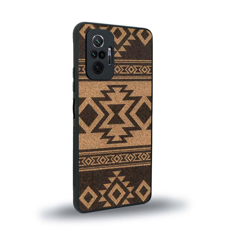 Coque de protection en bois véritable fabriquée en France pour Xiaomi Redmi Note 10 Pro avec des motifs géométriques s'inspirant des temples aztèques, mayas et incas