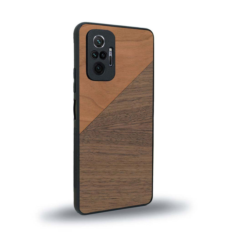 Coque de protection en bois véritable fabriquée en France pour Xiaomi Redmi Note 10 Pro alliant du merisier et du noyer formant chacun un triangle avec une jointure en diagonale sur le thème de l'art abstrait