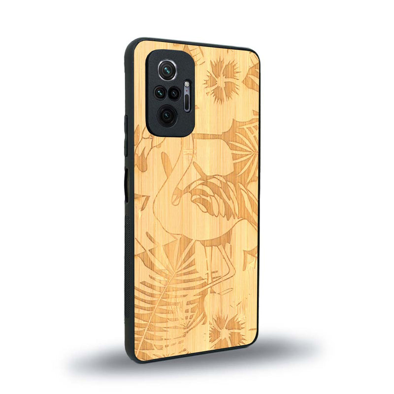 Coque de protection en bois véritable fabriquée en France pour Xiaomi Redmi Note 10 Pro sur le thème de la nature et des animaux représentant un flamant rose entre des fougères