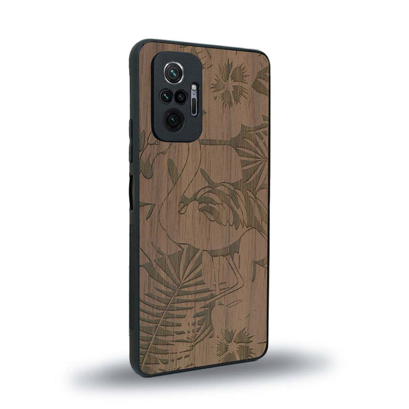 Coque de protection en bois véritable fabriquée en France pour Xiaomi Redmi Note 10 Pro sur le thème de la nature et des animaux représentant un flamant rose entre des fougères