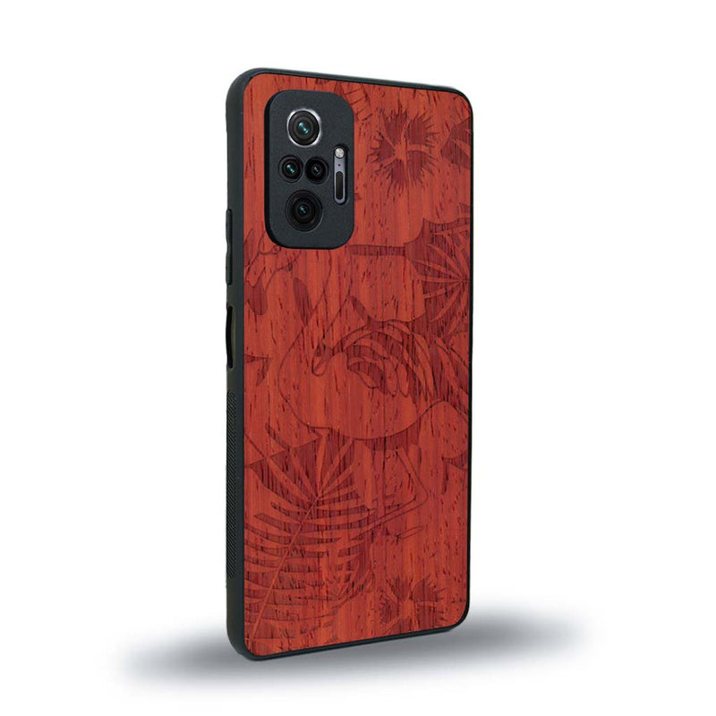 Coque de protection en bois véritable fabriquée en France pour Xiaomi Redmi Note 10 Pro sur le thème de la nature et des animaux représentant un flamant rose entre des fougères
