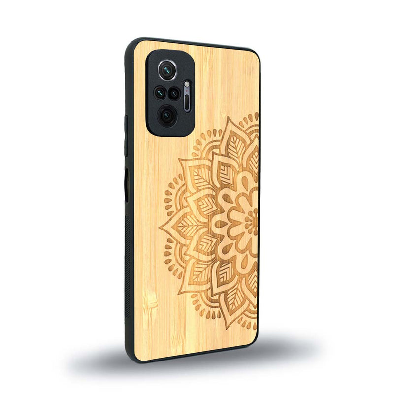 Coque de protection en bois véritable fabriquée en France pour Xiaomi Redmi Note 10 Pro sur le thème de la bohème et du tatouage au henné avec une gravure représentant un mandala