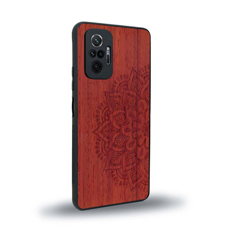 Coque de protection en bois véritable fabriquée en France pour Xiaomi Redmi Note 10 Pro sur le thème de la bohème et du tatouage au henné avec une gravure représentant un mandala