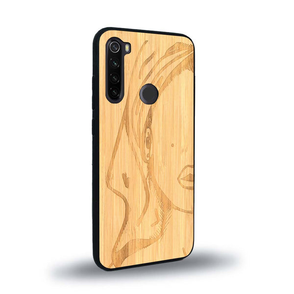 Coque de protection en bois véritable fabriquée en France pour Xiaomi Redmi Note 8 représentant une silhouette féminine épurée de type line art en collaboration avec l'artiste Maud Dabs